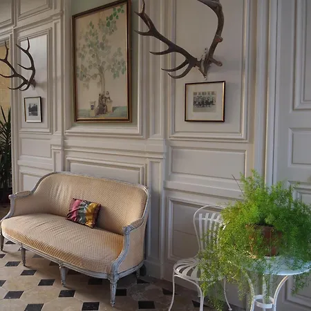 Pensión Chateau De 3*