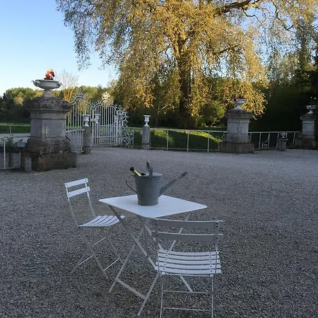 Chateau De *