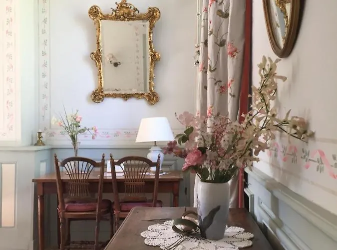 Chateau De Πανσιόν 3*