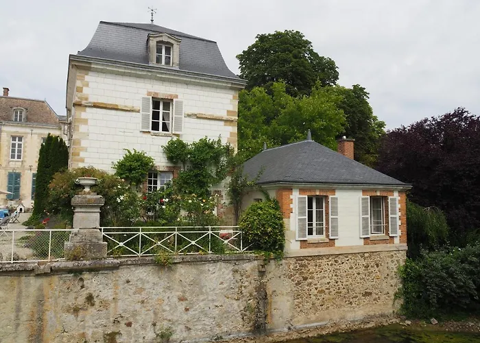 Chateau De Πανσιόν 3*